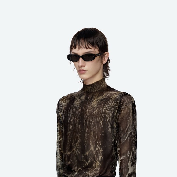 GENTLE MONSTER Black Sunglasses - Picture 13 of 16